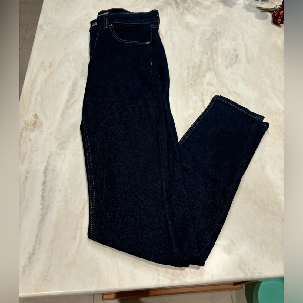 Like new Calvin Klein dark wash mid rise skinny jeans. Size 27W x 30L.